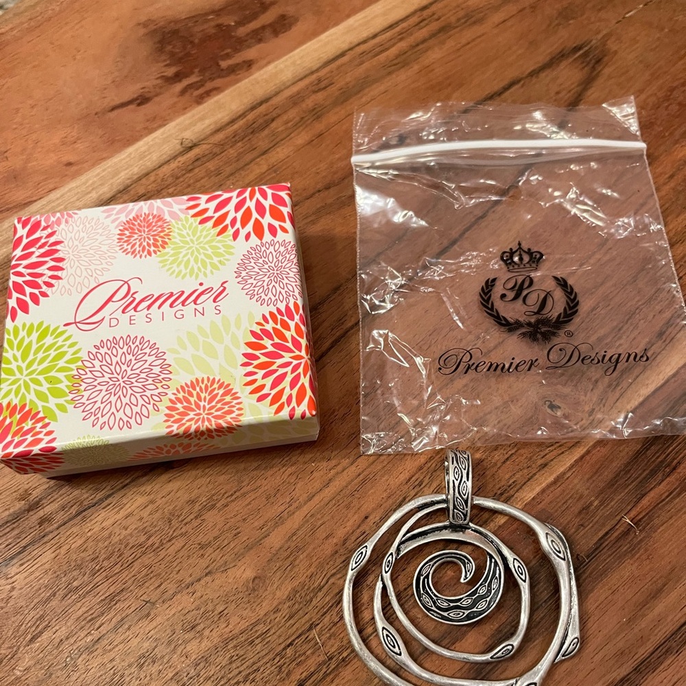 Premier Designs Pendant